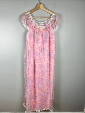 Vintage Floral Nightgown Maxi Length Pink Size Medium-Large Boho Hippie 70s Lace
